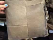 Load image into Gallery viewer, BA2827 Bottom Zipper Tooled Cowhide Purse