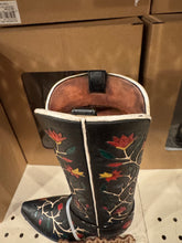 Load image into Gallery viewer, RA7150 Black Floral Thorn Boot Vase