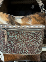 Load image into Gallery viewer, Middle Tooled Cowhide Purse BA2821