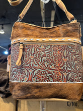 Load image into Gallery viewer, BA2821 Middle Zipper Tooled Cowhide Purse