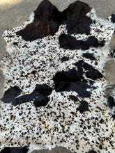 Load image into Gallery viewer, Printed Salt & Pepper Calf Cowhide Rugs