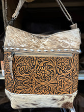 Load image into Gallery viewer, BA2821 Middle Zipper Tooled Cowhide Purse