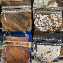 Load image into Gallery viewer, Front Zip Cowhide Tooled Purse BA2828