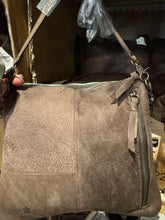 Load image into Gallery viewer, BA2822 Tooled Concho Cowhide Purse