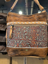Load image into Gallery viewer, Middle Tooled Cowhide Purse BA2821