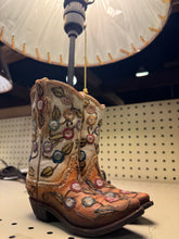 Load image into Gallery viewer, RA54093 Beige Floral Boot Lamp