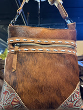 Load image into Gallery viewer, Front Zip Cowhide Tooled Purse BA2828