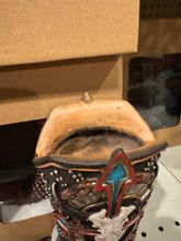 Load image into Gallery viewer, RA7361 Cowskull Arrow Boot Vase