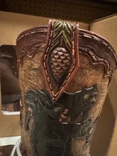 Load image into Gallery viewer, RA7571 Black Bear Acorn Boot Vase