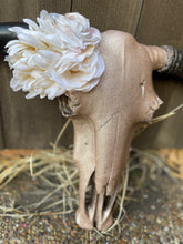 Load image into Gallery viewer, Serena Cowskull