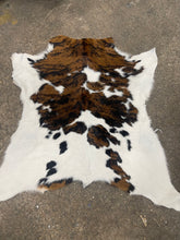 Load image into Gallery viewer, Tricolor Brindle Calf Cowhide Rugs