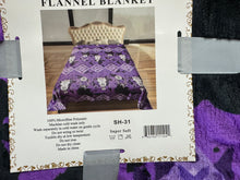Load image into Gallery viewer, Queen Purple Cowskull Plush Blanket
