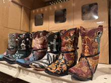 Load image into Gallery viewer, RA4338 Set of 6 Western Boot Vases

