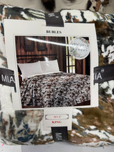 Load image into Gallery viewer, MIA Bubles Super Plush Blanket
