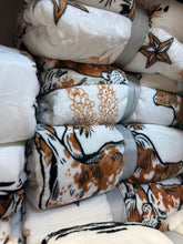 Load image into Gallery viewer, Longhorn Super Plush Blanket
