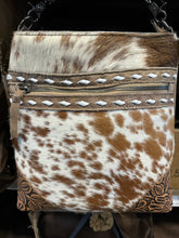 Load image into Gallery viewer, Front Zip Cowhide Tooled Purse BA2828
