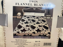 Load image into Gallery viewer, Black &amp; White Cow Super Plush Twin Blanket
