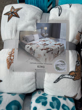 Load image into Gallery viewer, Longhorn Super Plush Blanket
