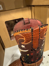 Load image into Gallery viewer, RA7155 Cowskull Crocodile Boot Vase
