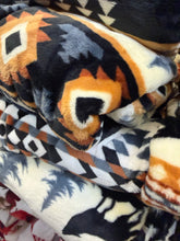 Load image into Gallery viewer, Coyote S1 Super Plush Blanket
