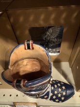 Load image into Gallery viewer, RA7360 American Hero Eagle Boot Vase
