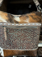 Load image into Gallery viewer, Middle Tooled Cowhide Purse BA2821
