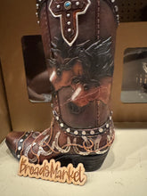 Load image into Gallery viewer, RA7572 Horses &amp; Horseshoe Boot Vase
