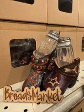 Load image into Gallery viewer, RA6491 Boot Salt &amp; Pepper Shaker Set
