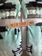 Load image into Gallery viewer, Vera Teal Super Plush Blanket S39
