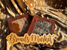 Load image into Gallery viewer, Tooled Cowhide Planner Portfolios
