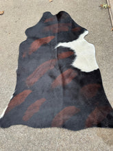 Load image into Gallery viewer, Tricolor Calf Cowhide Rugs
