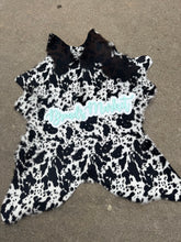 Load image into Gallery viewer, 3’ Cowhide Rugs
