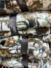 Load image into Gallery viewer, MIA Bubles Super Plush Blanket
