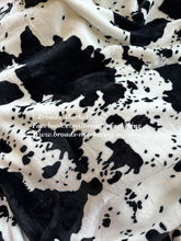 Load image into Gallery viewer, Black &amp; White Cow Super Plush Twin Blanket
