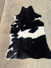 Load image into Gallery viewer, 3 Foot Cowhide Rugs
