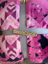 Load image into Gallery viewer, Tiffany Pink Aztec Super Plush Blanket S6
