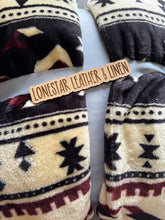 Load image into Gallery viewer, Delores Beige &amp; Burgundy Super Plush Queen Blanket S37
