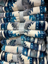 Load image into Gallery viewer, Twin Bailey Beige &amp; Blue Plush Blanket
