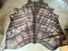 Load image into Gallery viewer, Brown Tie Dye Printed Cowhide Rug
