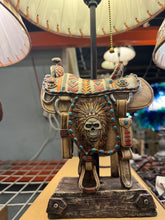 Load image into Gallery viewer, RA6072 Native Headdress Skull Lamp
