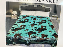 Load image into Gallery viewer, Twin Turquoise Cow Super Plush Blanket
