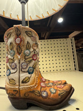 Load image into Gallery viewer, RA54093 Beige Floral Boot Lamp
