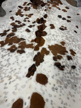 Load image into Gallery viewer, Splatter Salt &amp; Pepper Tricolor Cowhide Rug
