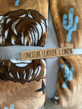 Load image into Gallery viewer, Oliver Orange Highland Super Plush Queen Blanket S36
