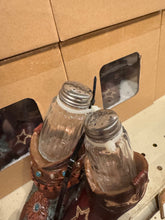 Load image into Gallery viewer, RA6491 Boot Salt &amp; Pepper Shaker Set
