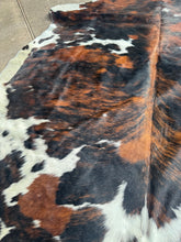 Load image into Gallery viewer, Stunning Tricolor Brindle Splatter Cowhide Rug
