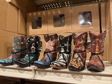 Load image into Gallery viewer, RA4338 Set of 6 Western Boot Vases
