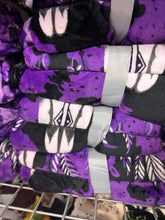 Load image into Gallery viewer, Queen Purple Cowskull Plush Blanket
