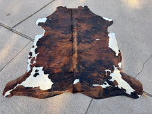 Load image into Gallery viewer, Tricolor Brindle Cowhide Rug 78x75” B121
