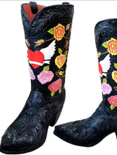 Load image into Gallery viewer, RA7148 Black Knockout Roses Heart Wing Boot Vase
